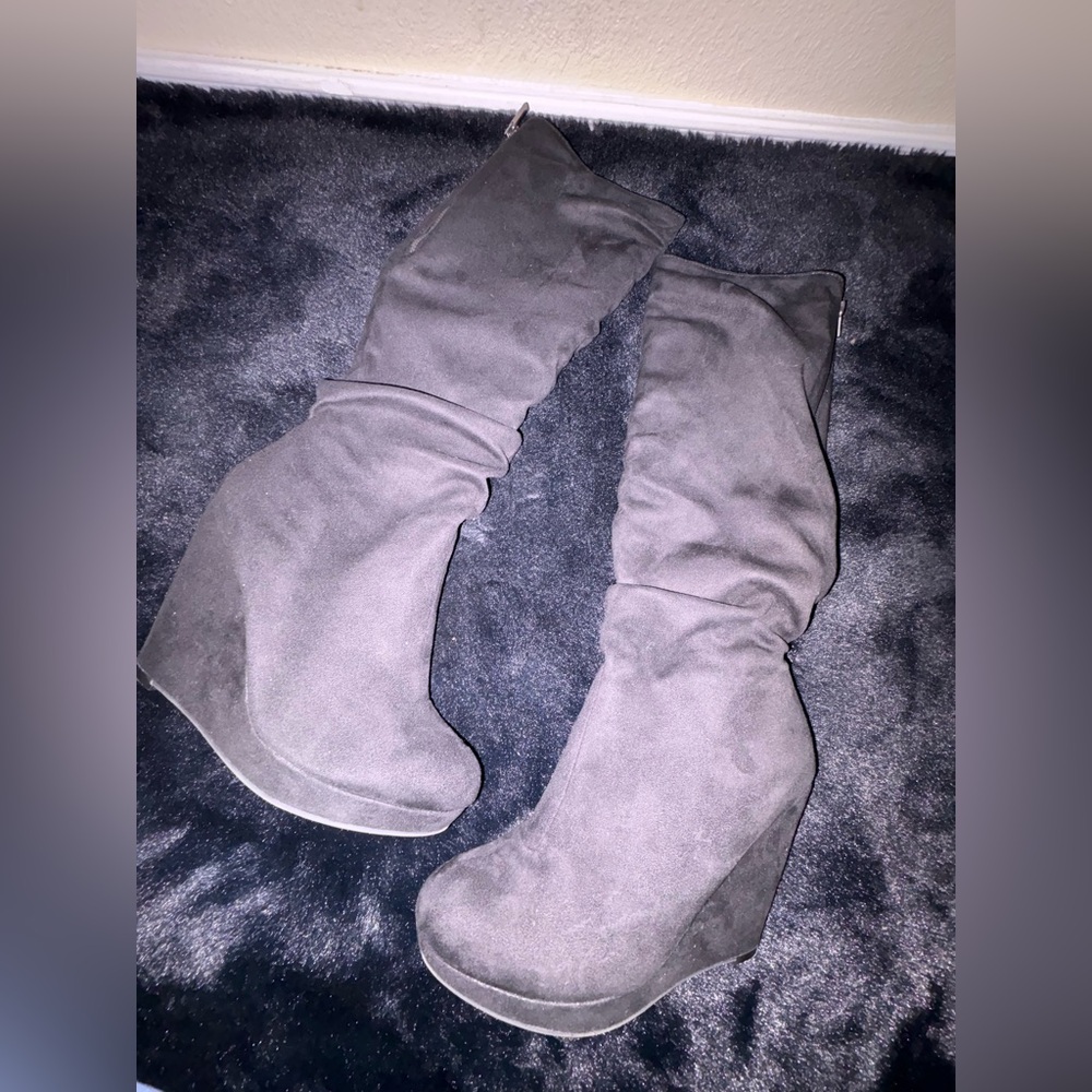 Women's Gray Suede Wedge Boots